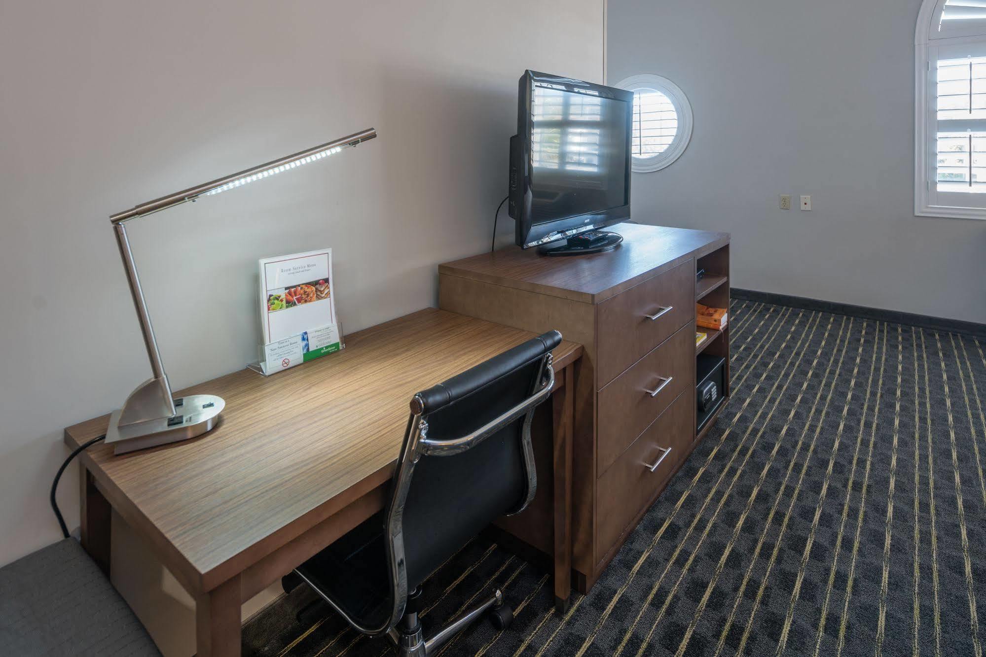 Aura Sfo Airport Free Shuttle 3* San Bruno