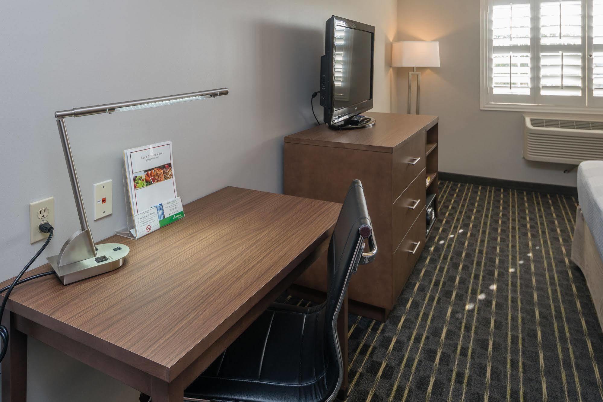 Aura Sfo Airport Free Shuttle 3* San Bruno