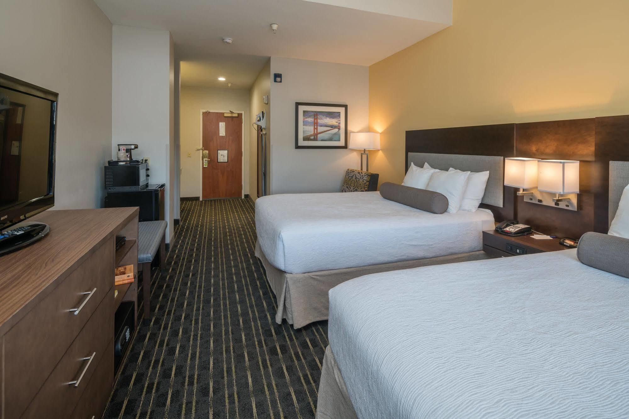 Aura Sfo Airport Free Shuttle 3*